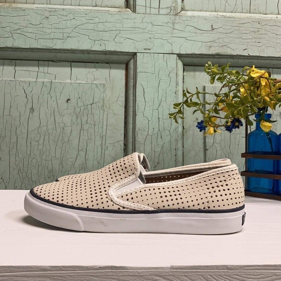 Women’s Sperry Slip On - Picture 2 of 9